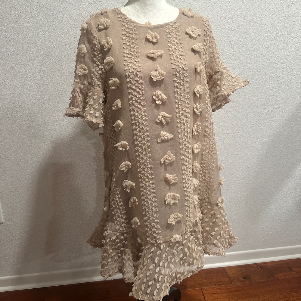 Entro Elegant Beige Dress